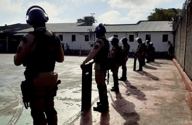 Batalhão de Guardas impede a entrada de celulares em presídio ft ssp