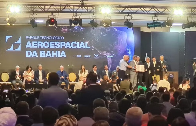 Lula assina acordo de criação do Parque Tecnológico Aeroespecial da Bahia