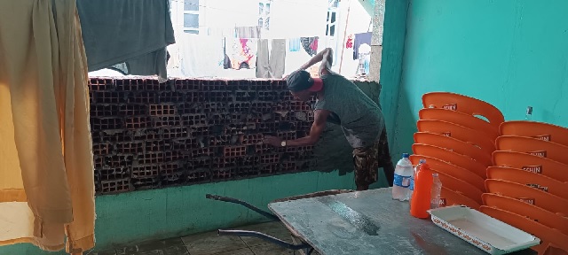 Casa é invadida pela água da chuva no bairro Conceição II