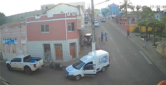carro desgovernado em brejões
