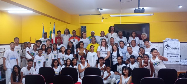 ACEB - Projeto valoriza Capoeira em Escola Estadual no bairro de Valéria