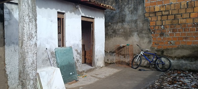 Mãe realiza apelo para consertar o telhado de casa - Rua Fosfina - Conceição ll