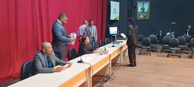 Sessão da Câmara municipal no Centro de Cultura Amélio Amorim