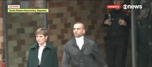 daniel alves saída 