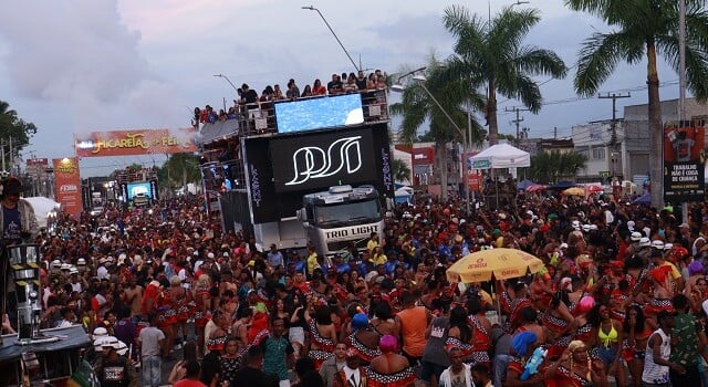 Lá vem elas