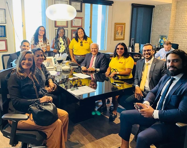 APLB e representantes da rede municipal de ensino participam de Audiência de Conciliação