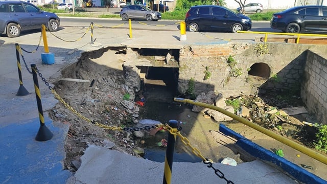 Dois meses após alagamentos, estrutura de loja na Avenida Fraga Maia continua comprometida