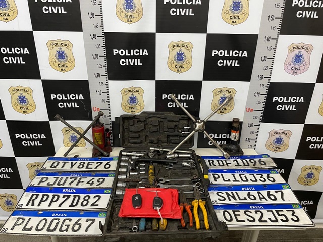 Homem é preso em flagrante por desmanche de veículos e peças roubadas em Feira de Santana