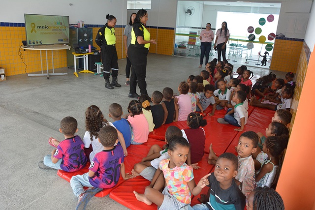 Ensinar sobre o trânsito nas escolas ajuda na formação de condutores e pedestres conscientes