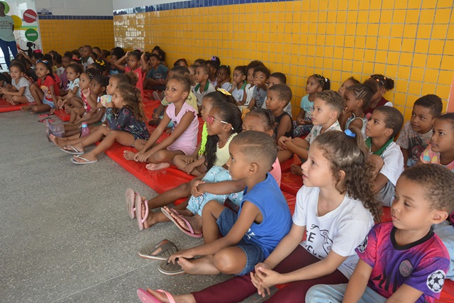 Ensinar sobre o trânsito nas escolas ajuda na formação de condutores e pedestres conscientes
