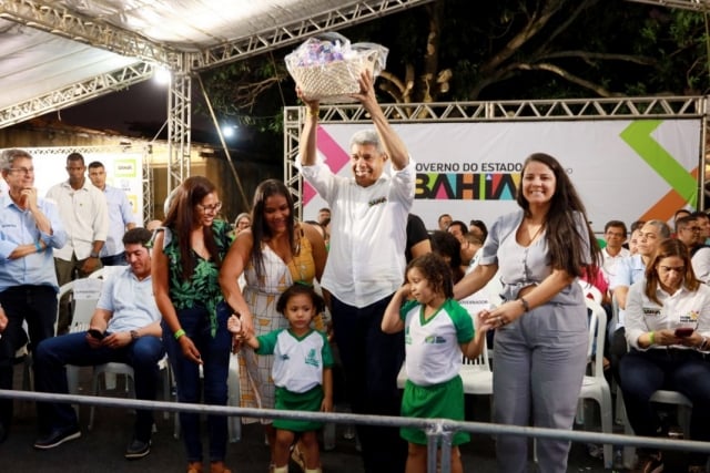 Governo entrega creche no distrito de Lençóis; veja outras ações na cidade