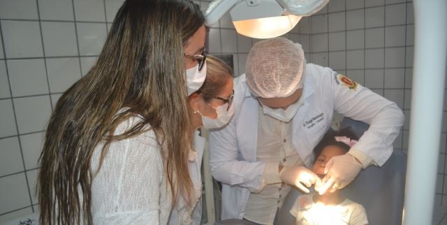 Mutirão de frenectomia atende crianças com problemas de língua presa em Feira de Santana