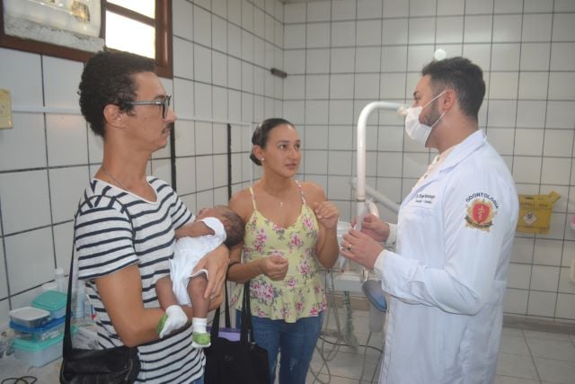 Mutirão de frenectomia atende crianças com problemas de língua presa em Feira de Santana