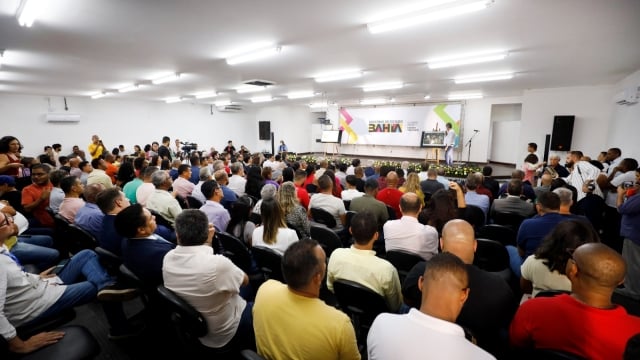 Simões Filho.