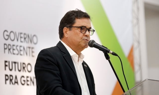 Simões Filho.