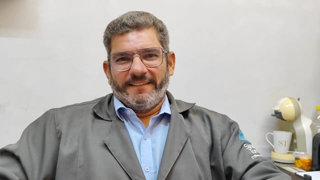 médico otorrinolaringologista