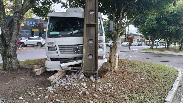 Acidente na Avenida Maria Quitéria