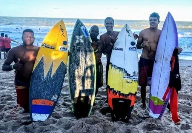 Atletas parasurf
