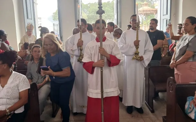 Dom Itamar Vian celebra aniversário com Missa na Catedral de Santana