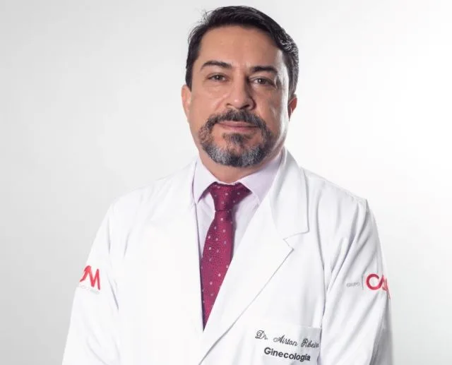médico