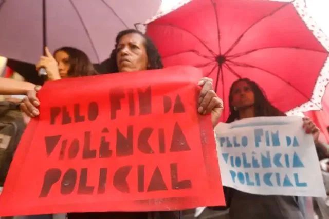 05/12/2024 -ato contra violência policial, concentração em frente ao teatro municipal de são paulo, praça Ramos de Azevedo