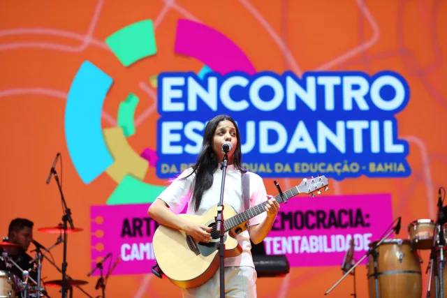 Estudante Maria Eduarda 1 lugar no Festival Conecta Voz