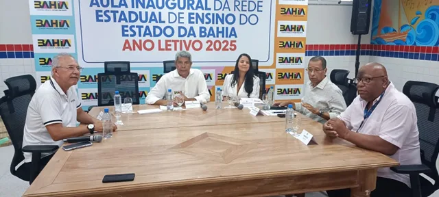 Radialista Dilton Coutinho comanda entrevista com governador