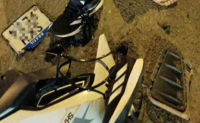 Jovem morre após colidir moto em dois carros no Anel de Contorno em Feira de Santana