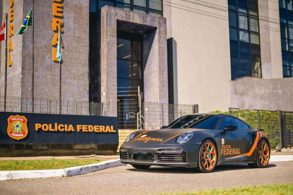 Porsche transformado em viatura da PF