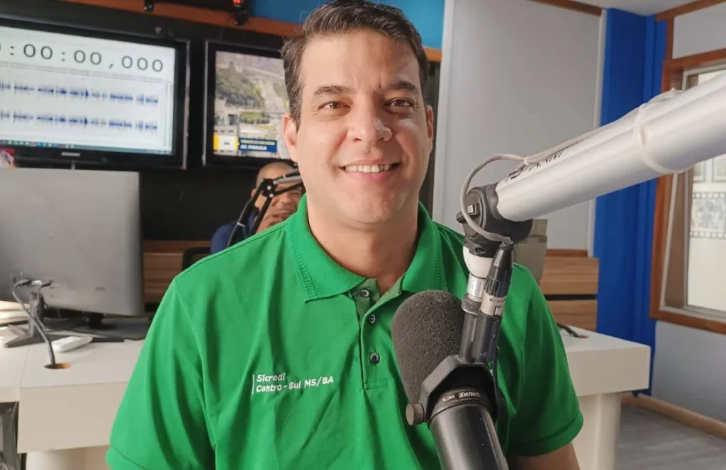 gerente da agência da Sicredi em Feira de Santana, Landulfo Brasileiro Junior