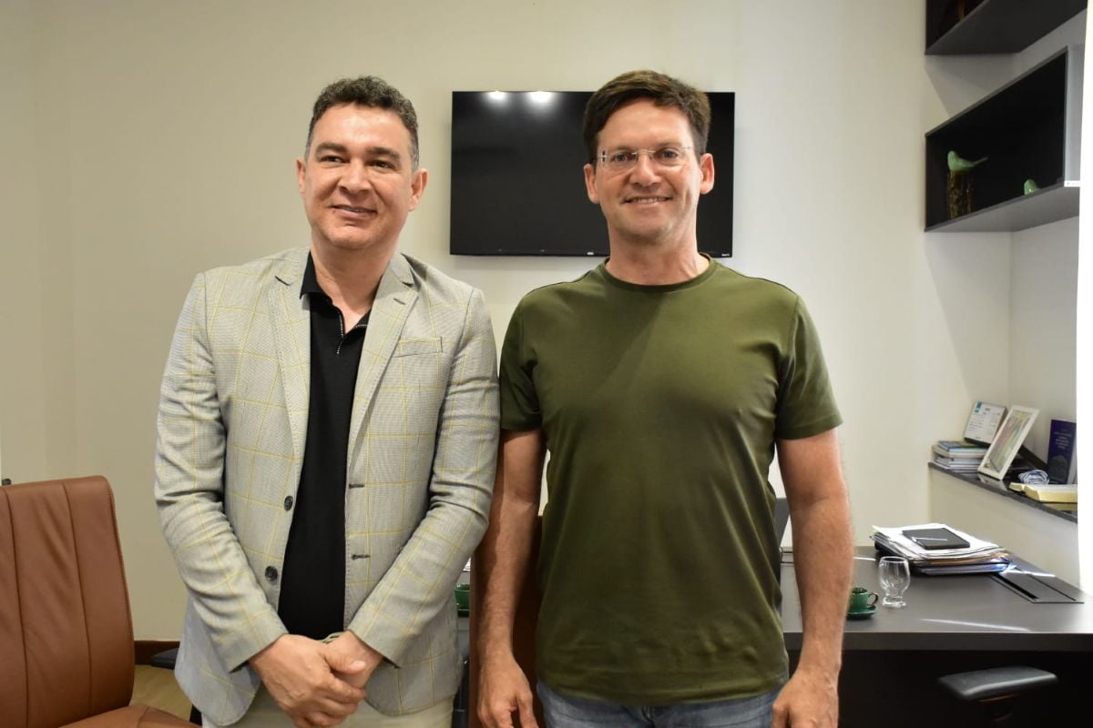 ex-ministro João Roma visita câmara de Feira