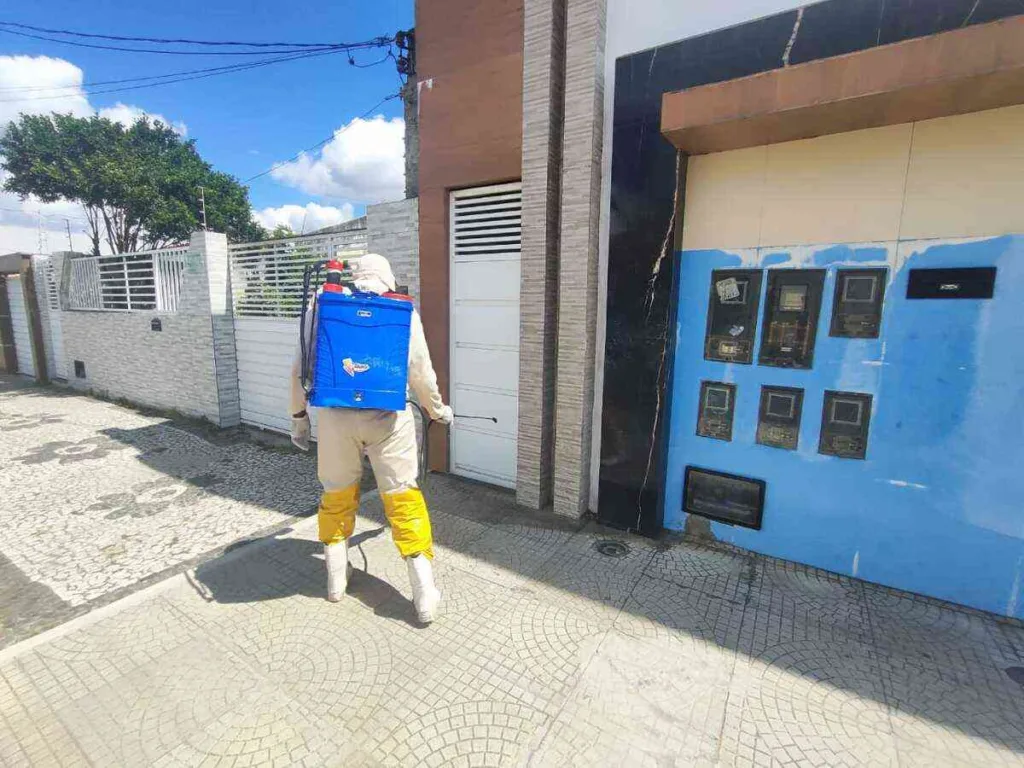 Posto de saúde Gabriela II está infestado por carrapatos