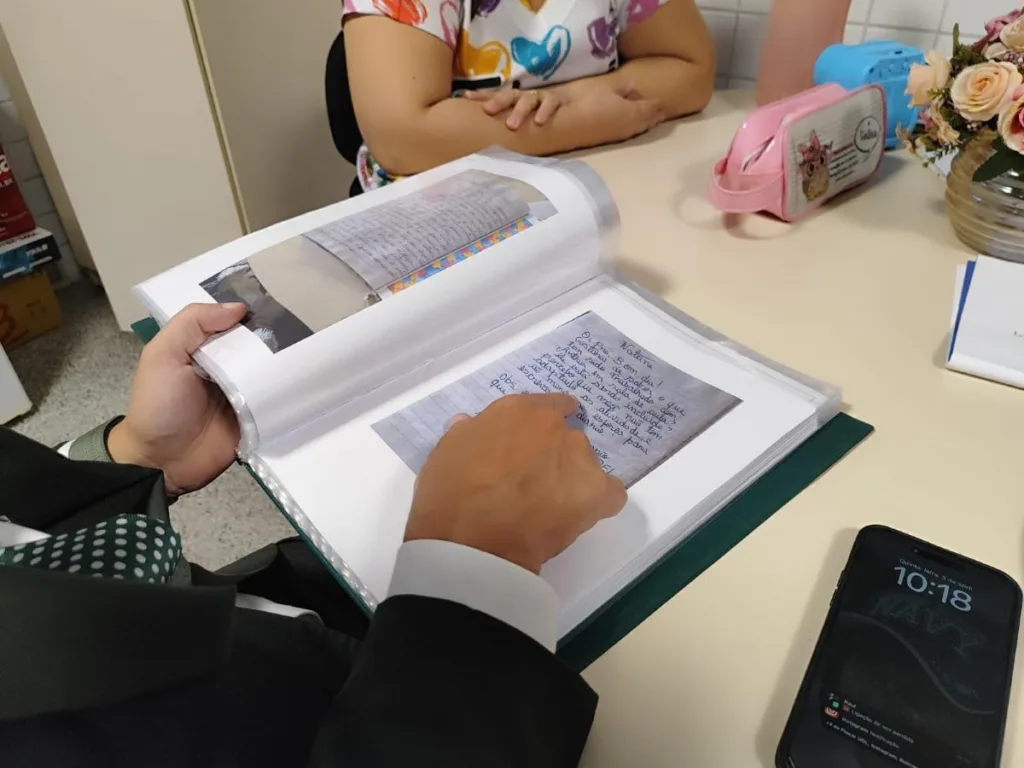 Mãe de criança atípica é impedida de acompanhar filho até a sala de aula