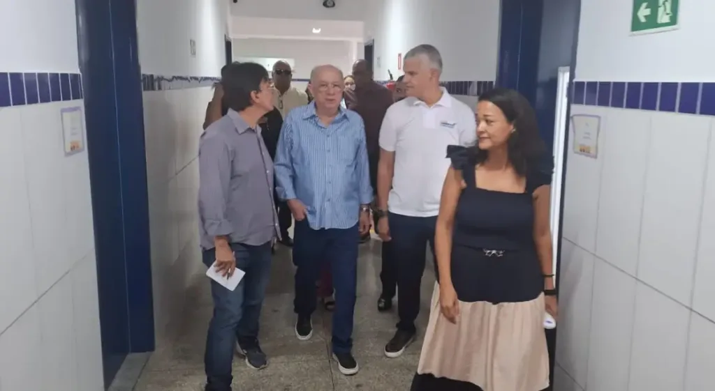 Escola Municipal Faustino Dias Lima - novas carteiras escolares