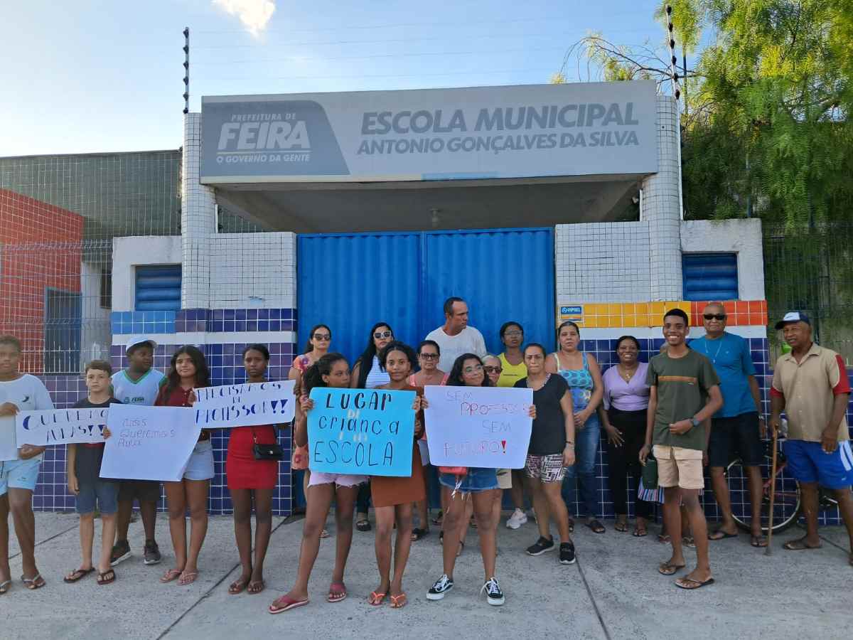 Falta de professor causa protesto de pais e estudantes em escola no bairro Parque Ipê1