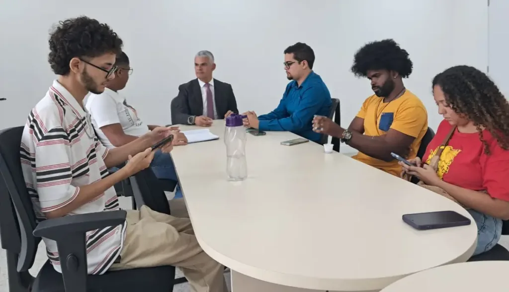 Mobilização de estagiários em frente a Seduc