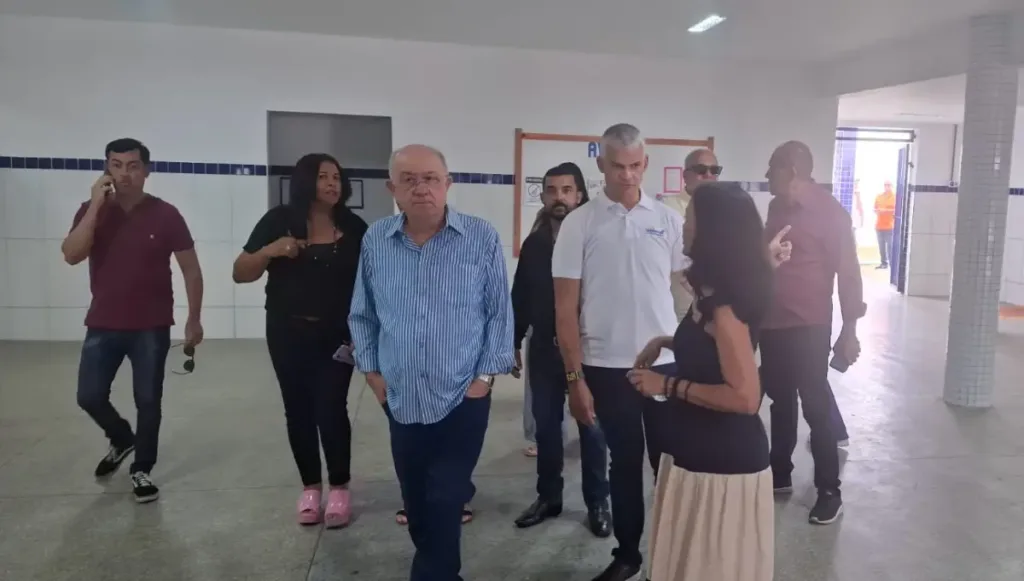 Escola Municipal Faustino Dias Lima - novas carteiras escolares