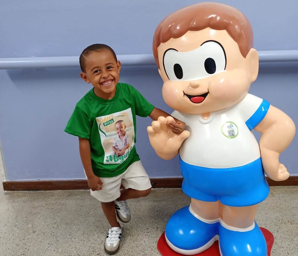 Mãe busca ajuda para conseguir medicamento de alto custo para filho com doença rara