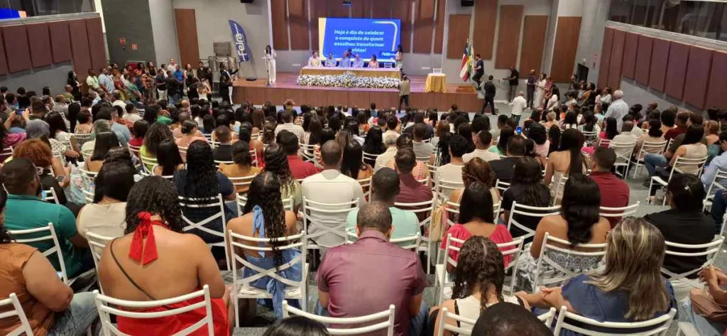 Prefeitura realiza cerimônia de posse de 187 professores