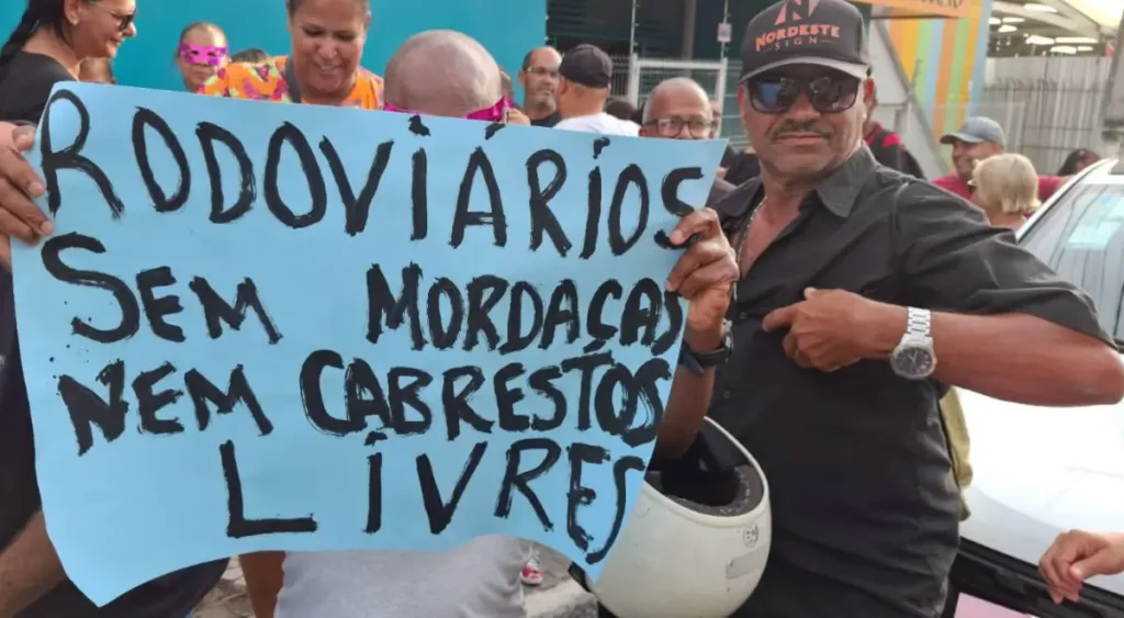 Rodoviários realizam manifestação por direitos trabalhistas