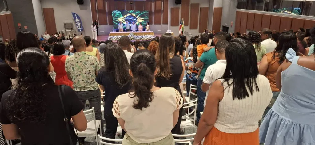 Prefeitura realiza cerimônia de posse de 187 professores