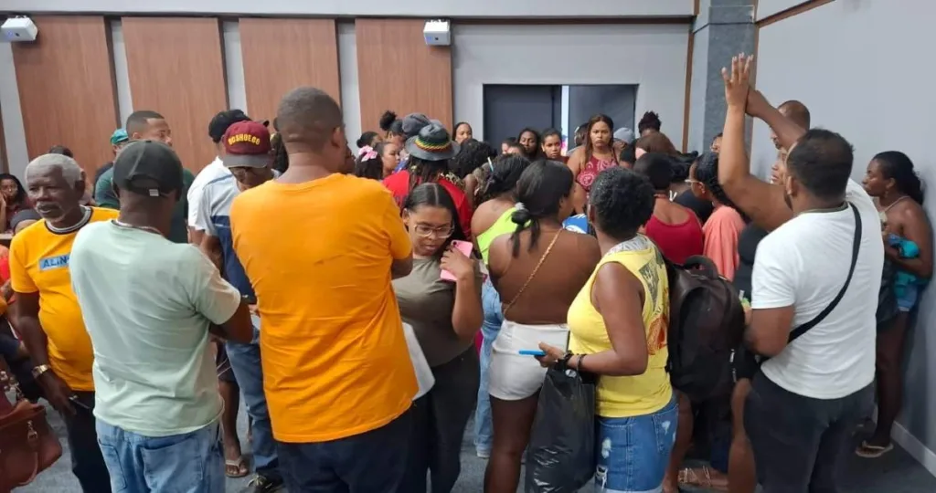 Ambulantes reclamam da falta de vagas para trabalharem na Micareta de Feira 2025