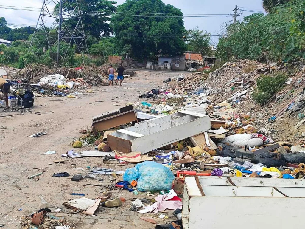lixão no bairro Jardim Acácia