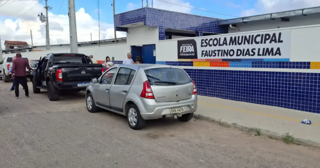 Escola Municipal Faustino Dias Lima - novas carteiras escolares