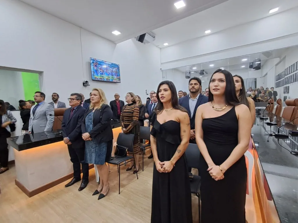 Juscelino Brito recebe Comenda Maria Quitéria na Câmara Municipal de Feira de Santana