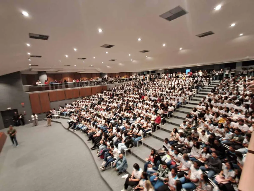 Prefeitura relança o programa Jovem Aprendiz beneficiando quase mil estudantes