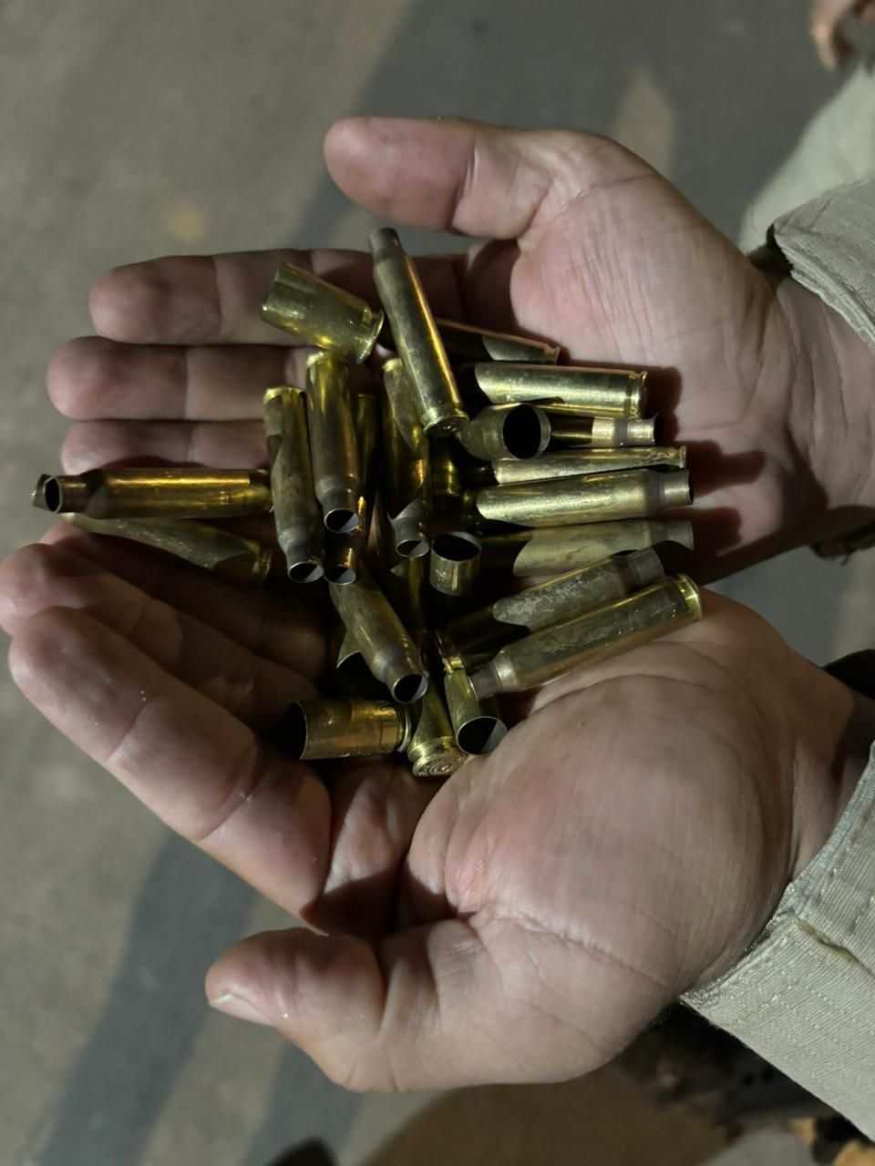 Criminosos-fazem-pichacoes-e-disparam-cerca-de-20-tiros-em-via-publica-de-Feira-de-Santana-1.jpg