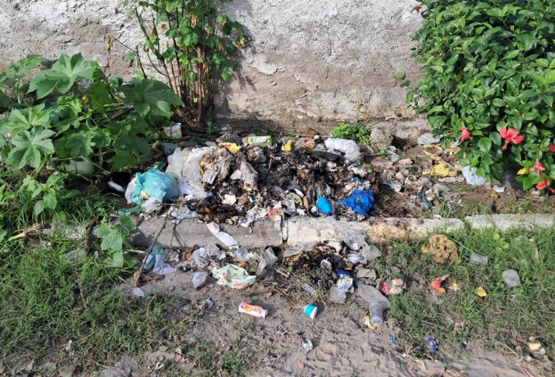 Descarte irregular de lixo nas ruas do bairro Queimadinha