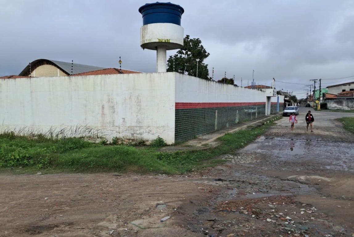 Descarte irregular de lixo nas ruas do bairro Queimadinha