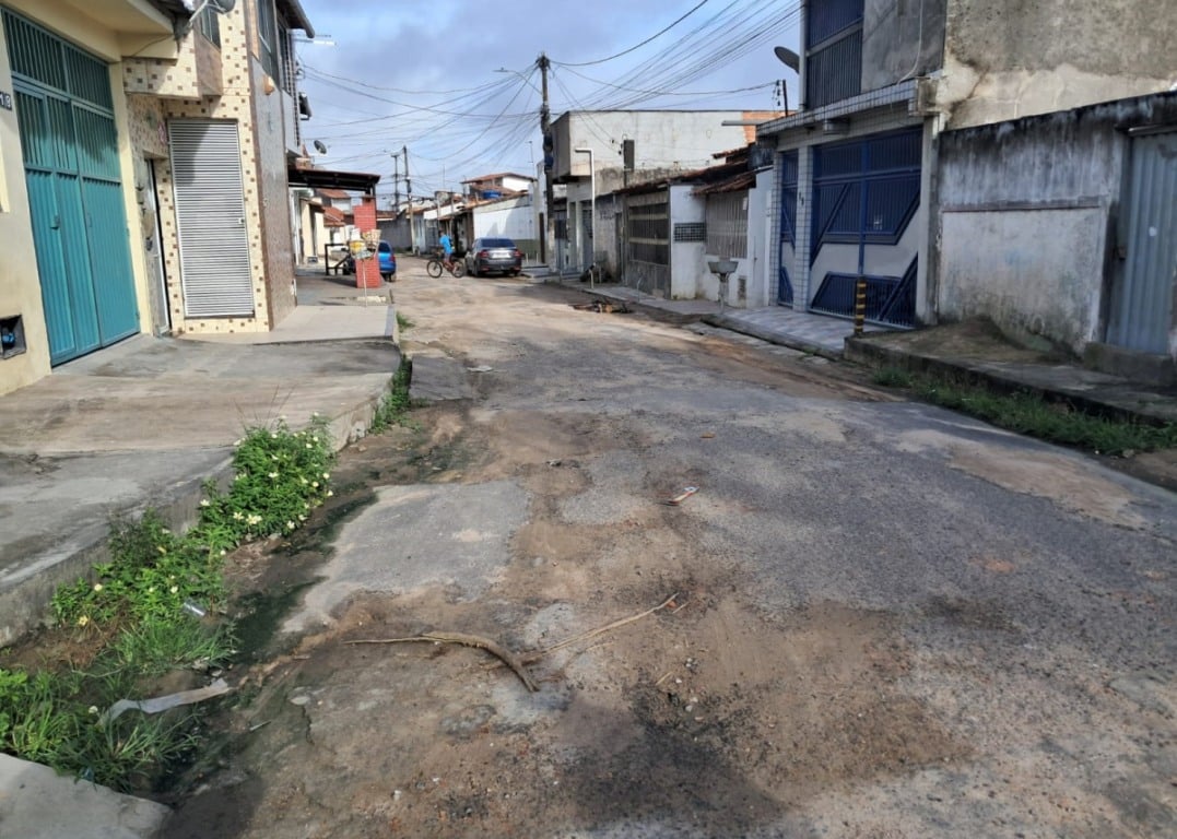 Descarte irregular de lixo nas ruas do bairro Queimadinha